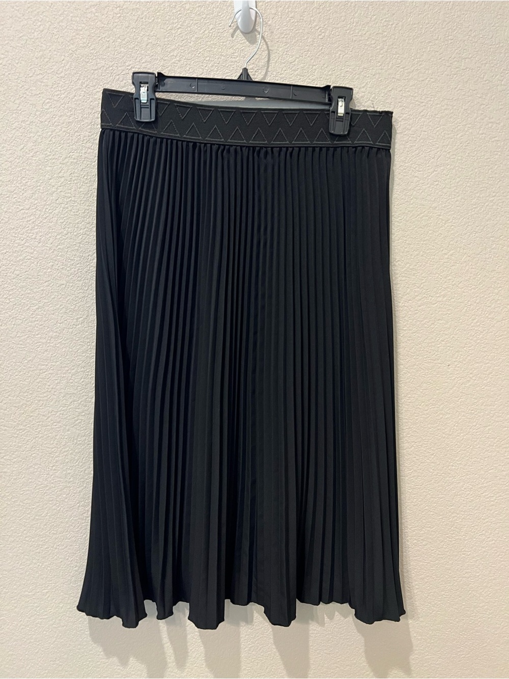 LuLaRoe Jill Solid Black Pleated Midi Skirt